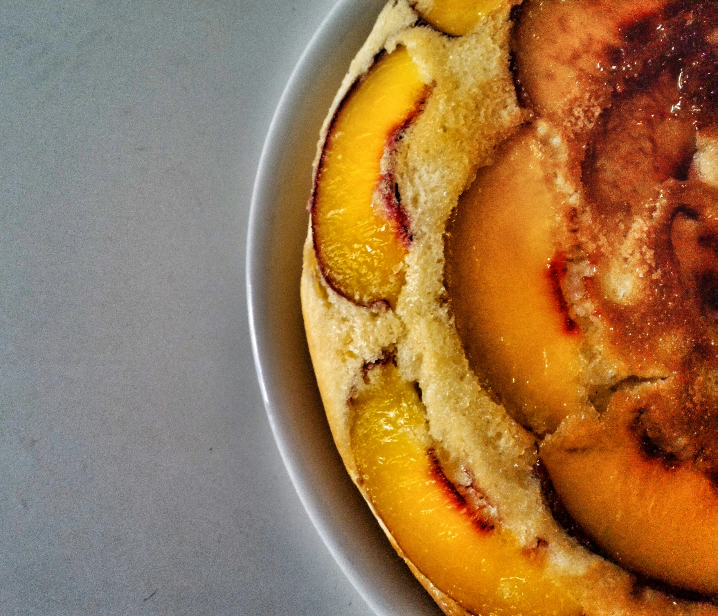 Torta alle pesche cotta in padella